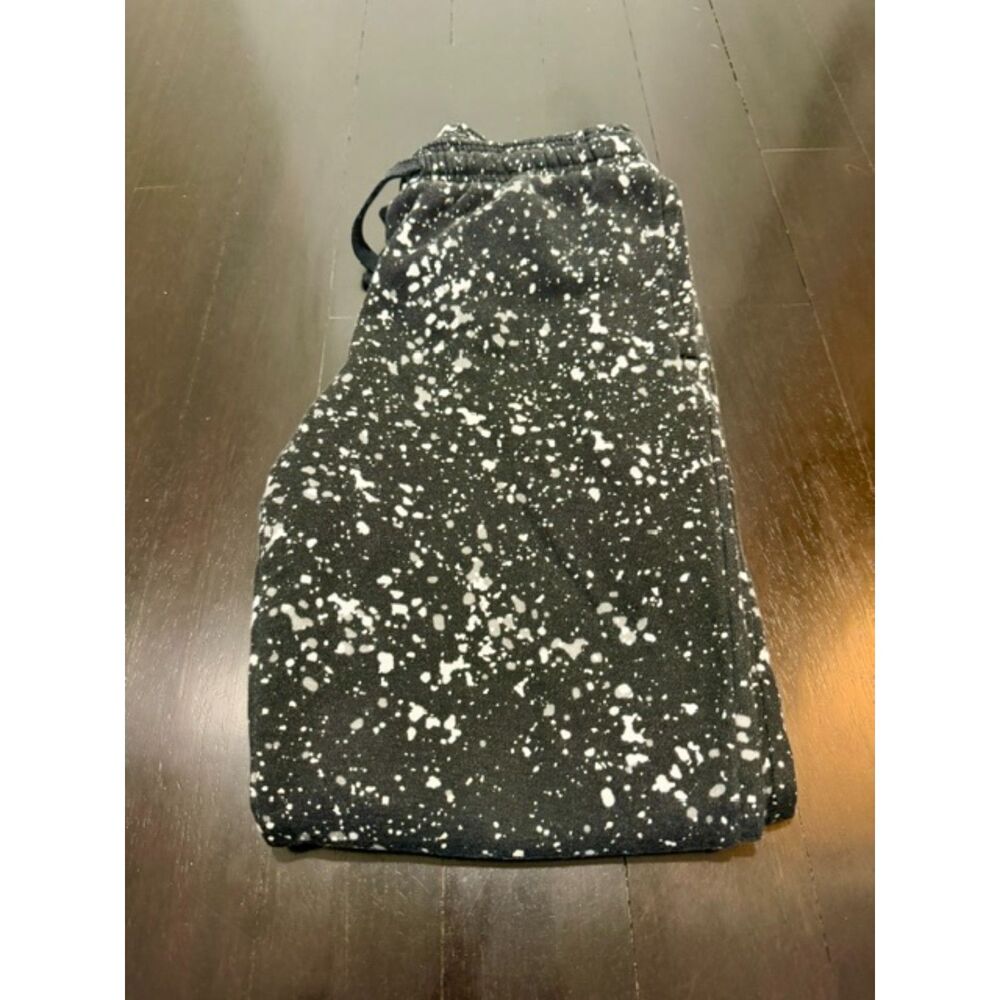Under Armour Boys' Youth Medium Black and White Splatter Sweatpants